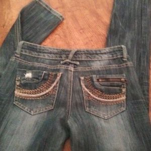 Woman's almost famous size 7 jeans